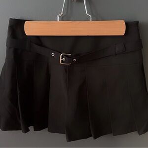 Zara Black Pleated Mini Skirt With Silver Detail Belt (Built in shorts)